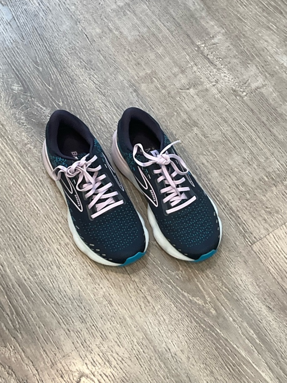 Brooks Glycerine Navy Women’s Athletic Shoes Size 8 Excellent Condition